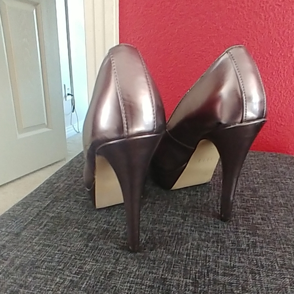 Shoe - Picture 3 of 4